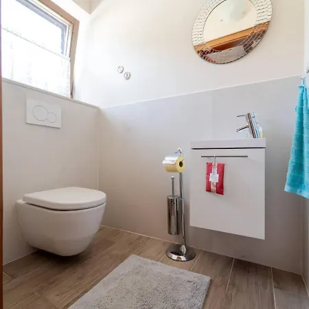 Ferienhaus 100 M2 Familien 4-zimmer Mit Terrasse Und Burgblick Und Gratis Parken *