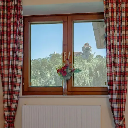 100 M2 Familien 4-zimmer Mit Terrasse Und Burgblick Und Gratis Parken Maria Enzersdorf
