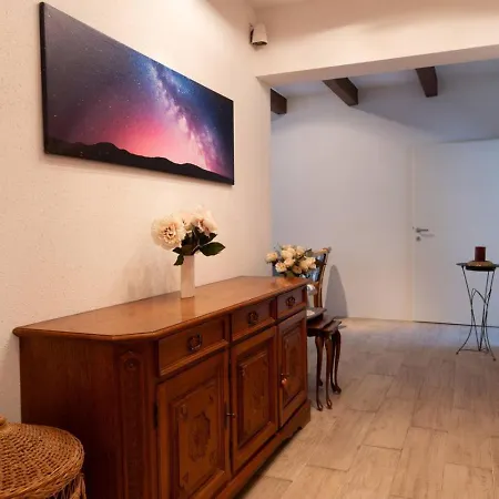 Ferienhaus 100 M2 Familien 4-zimmer Mit Terrasse Und Burgblick Und Gratis Parken Maria Enzersdorf