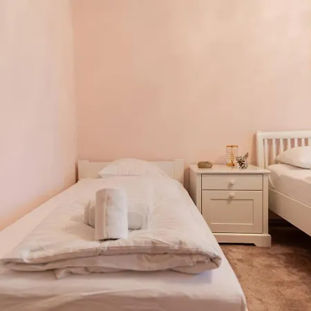 بيت للعطل 100 M2 Familien 4-zimmer Mit Terrasse Und Burgblick Und Gratis Parken *
