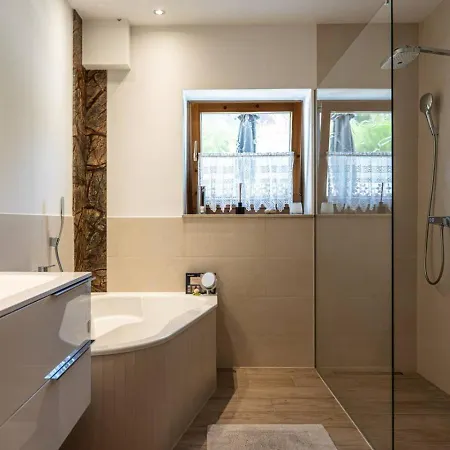 Ferienhaus 100 M2 Familien 4-zimmer Mit Terrasse Und Burgblick Und Gratis Parken